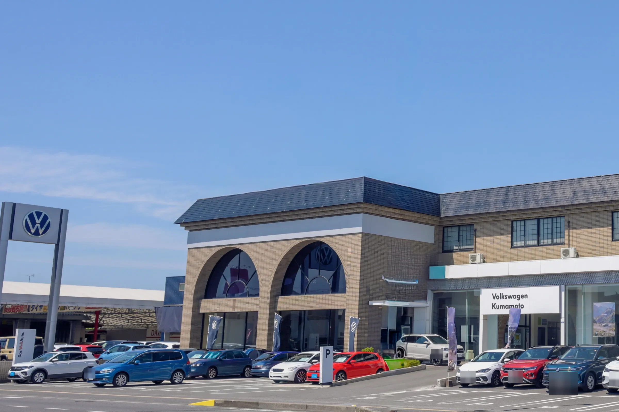 Volkswagen熊本の店舗外観と認定中古車