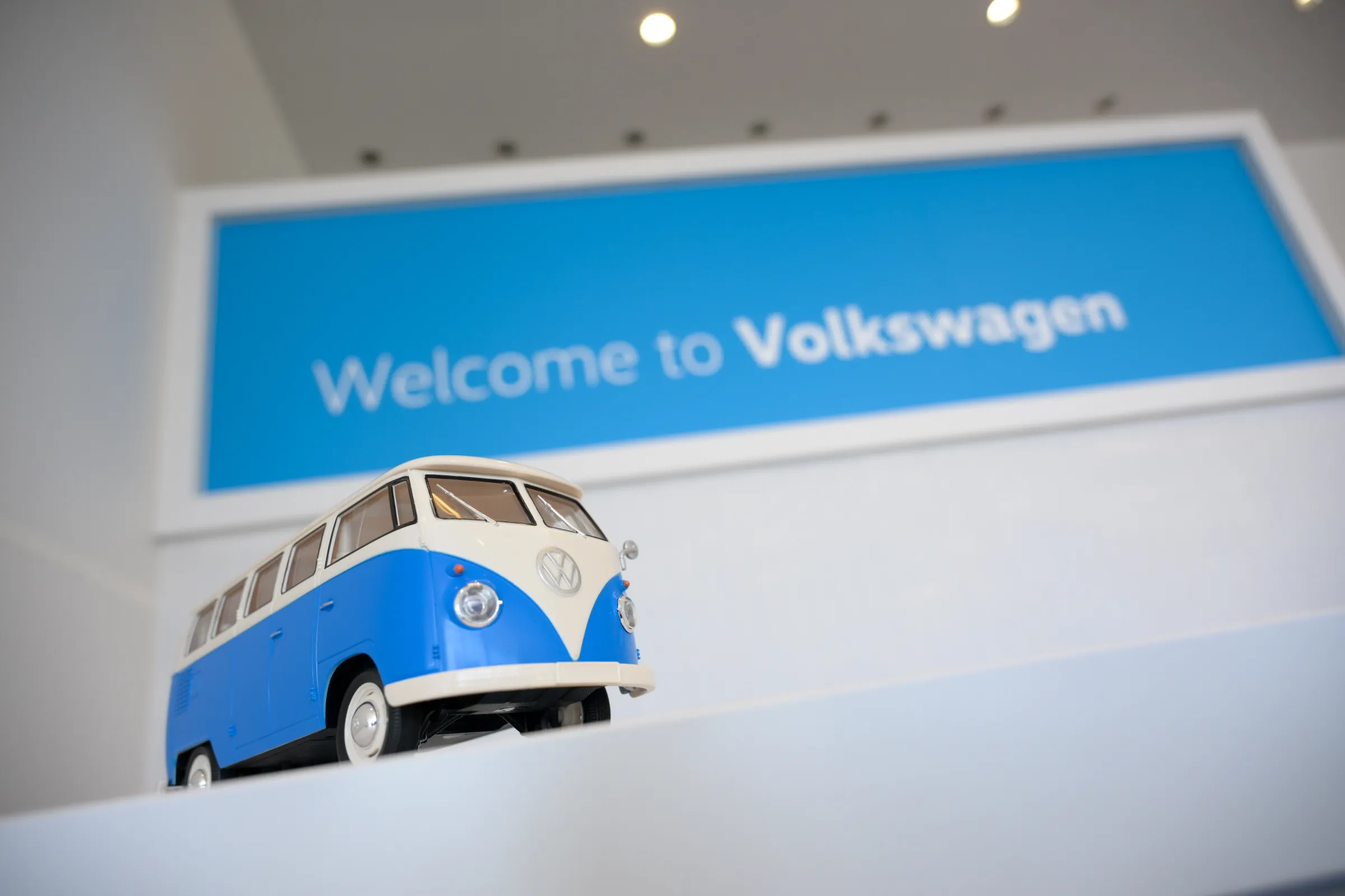 Volkswagen熊本のショールームとイベントの雰囲気